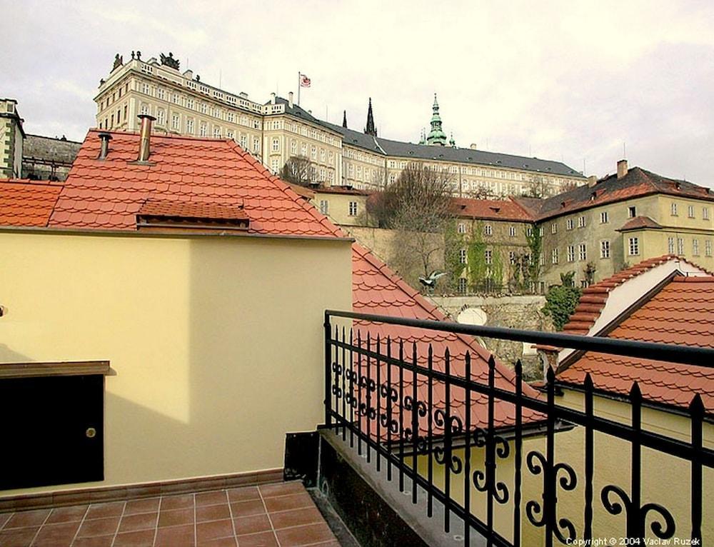 The Golden Wheel Hotel Prague Exterior photo